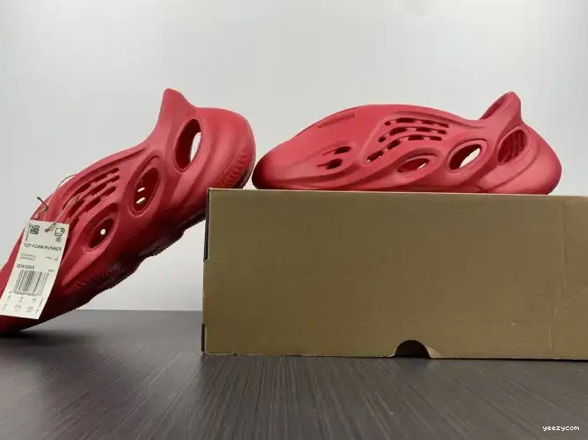CW3355 Adidas Red Foam Yeezy 0505
